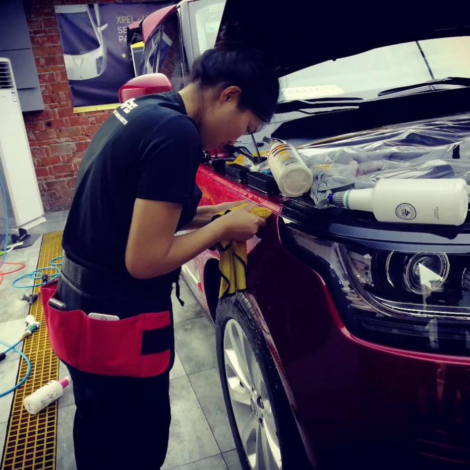 东阳会贴膜的女老板