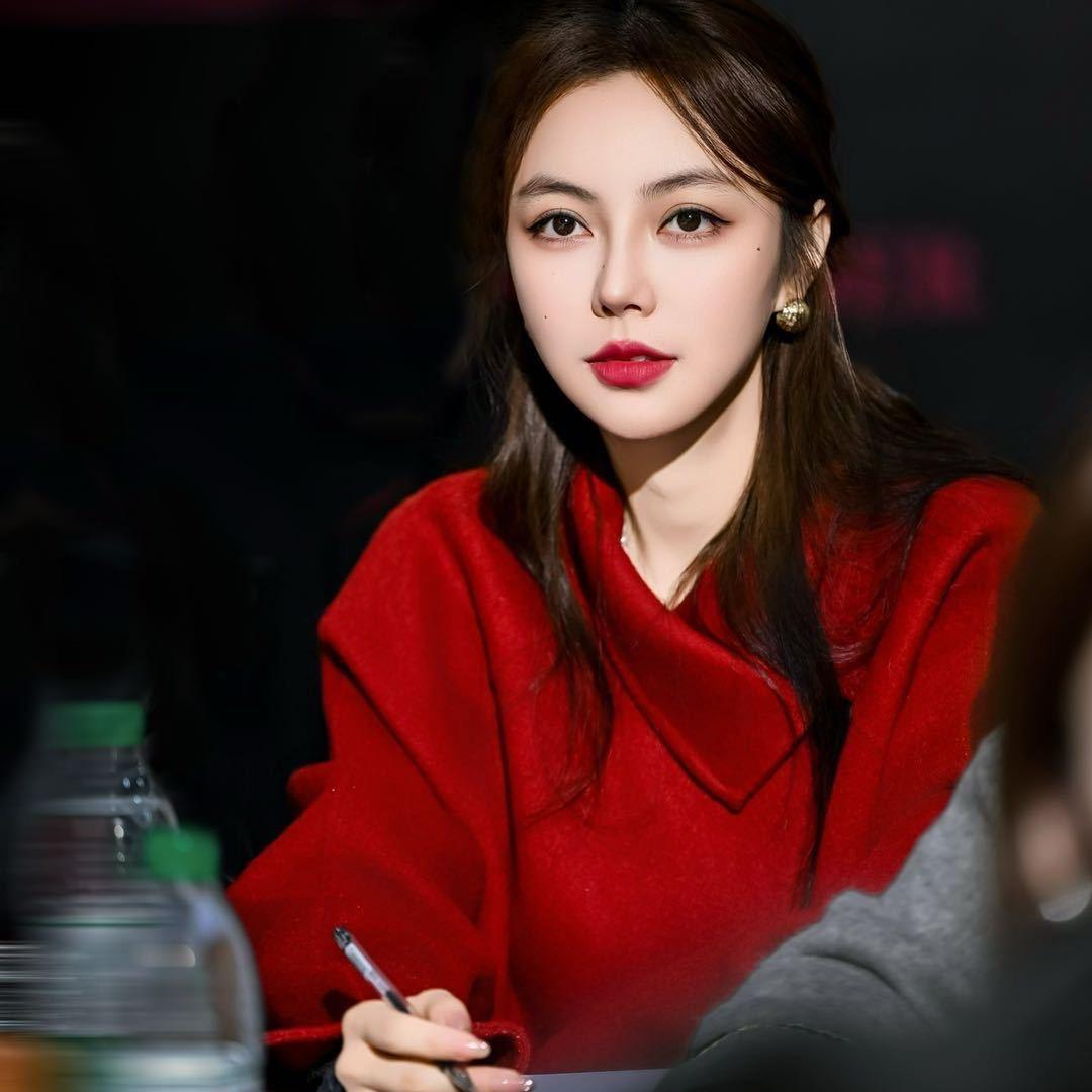 锦掌门董事 | 丁丁