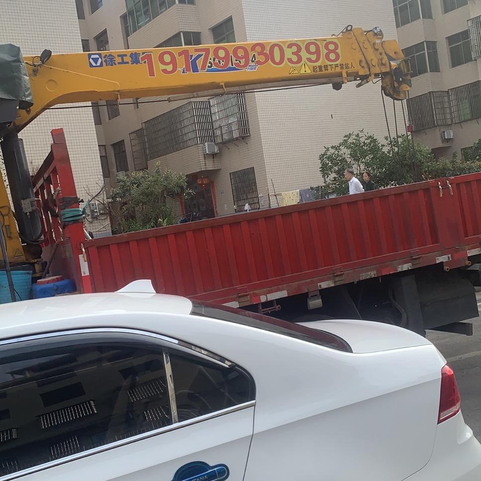 城市里的骆驼🐫萍乡兴旺吊装公司。