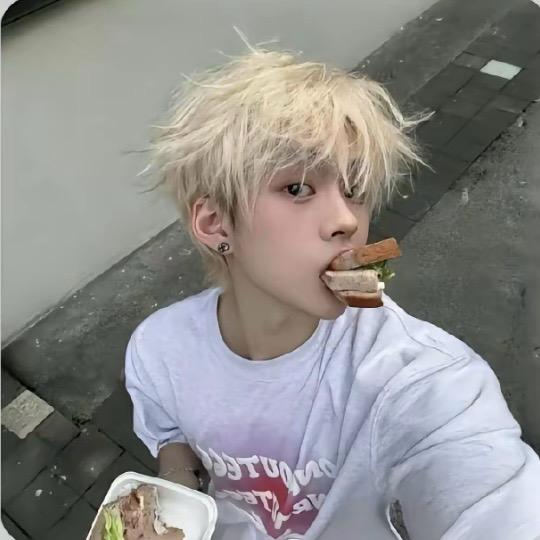 杨柒岁