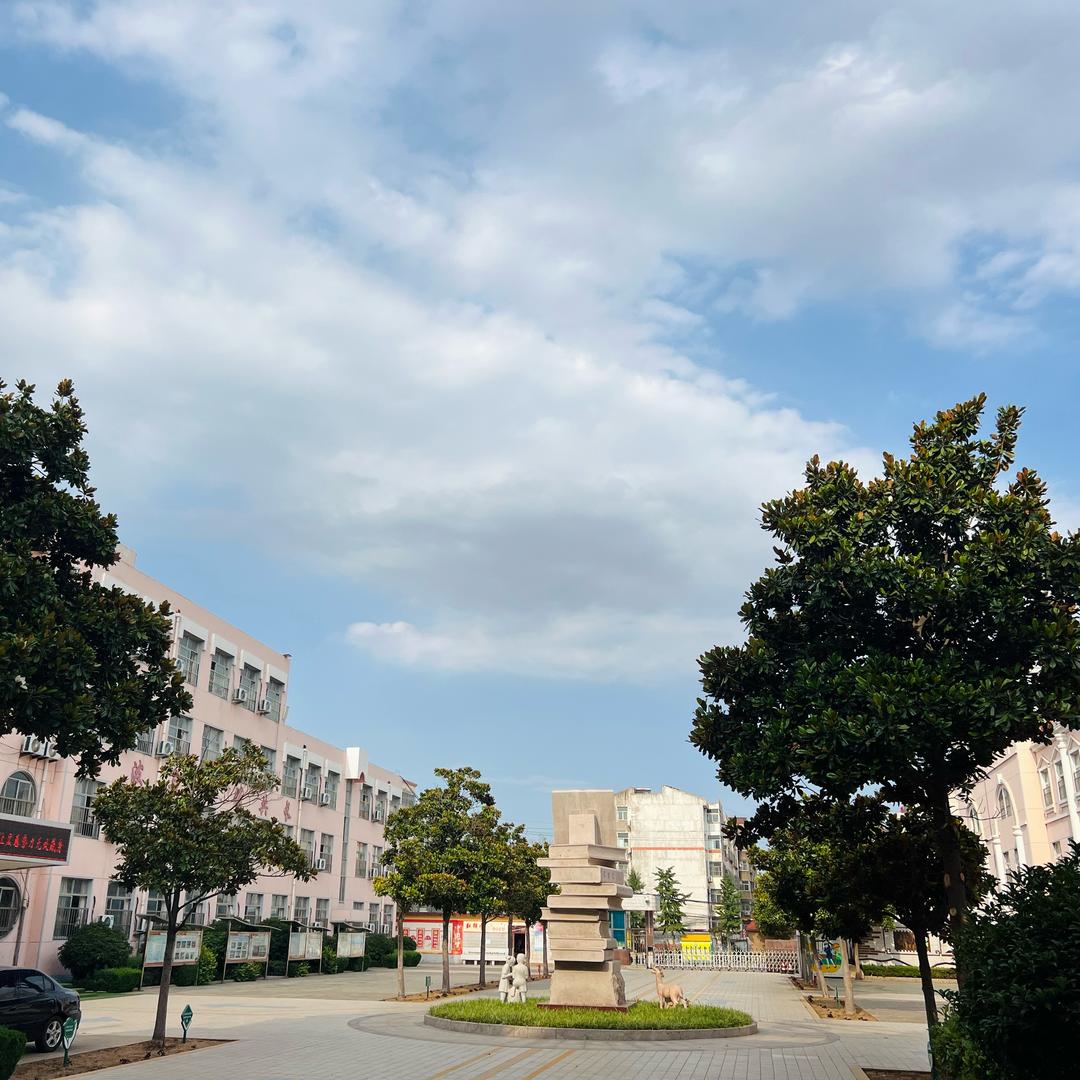 追梦三小