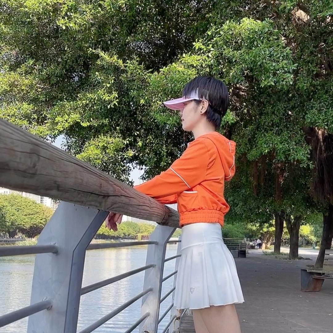爱跑步的小兔