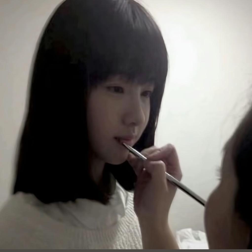 狂亲老婆的脸八百遍👾