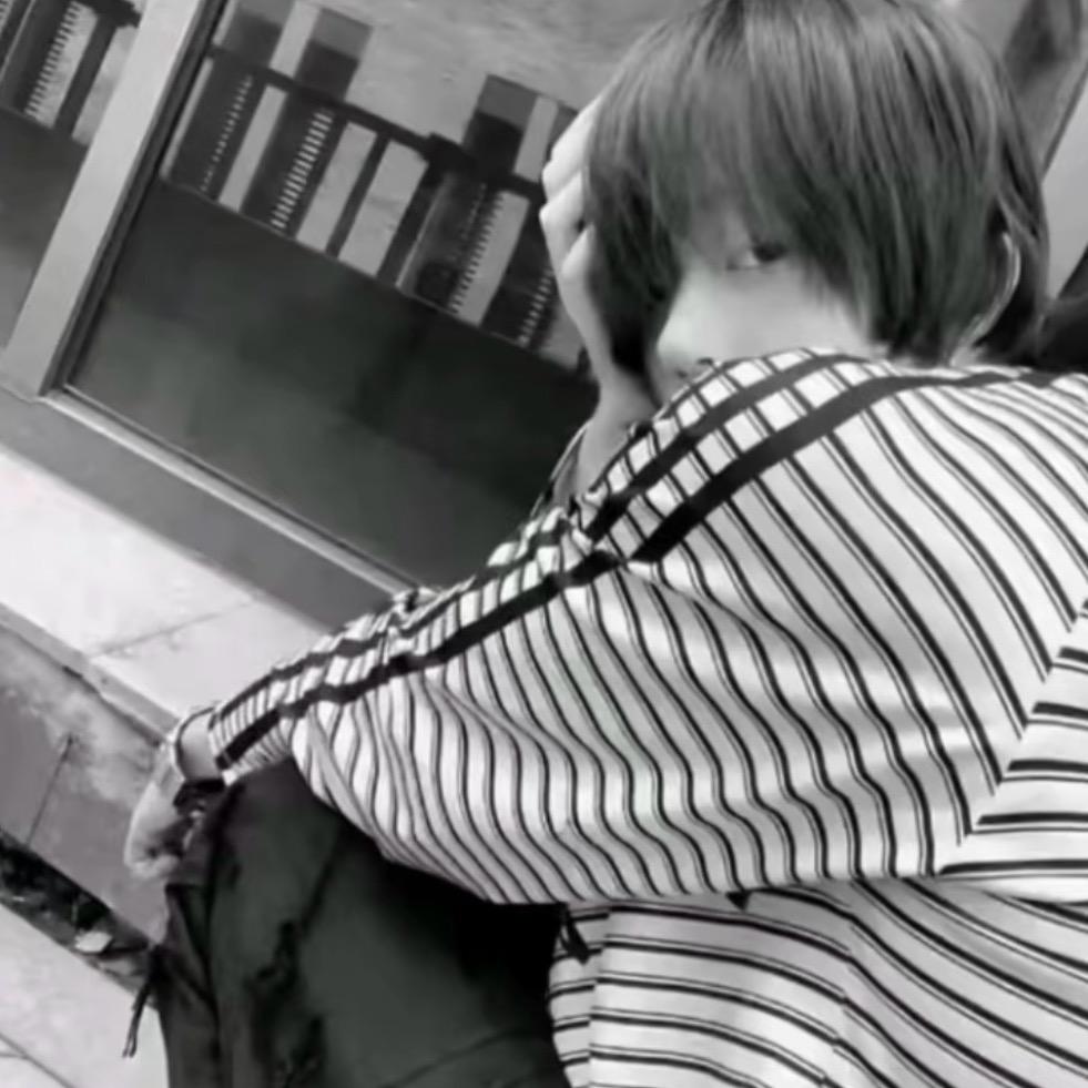 𝑺𝑬𝑽𝑬𝑵（✂️）