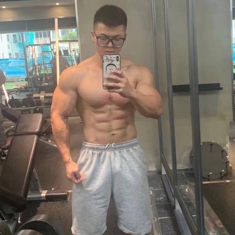 冠军健身🏆刘炼雄