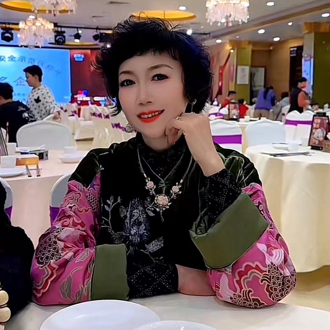 大灣區霞姐（朱帝俏生活）每早六点开播