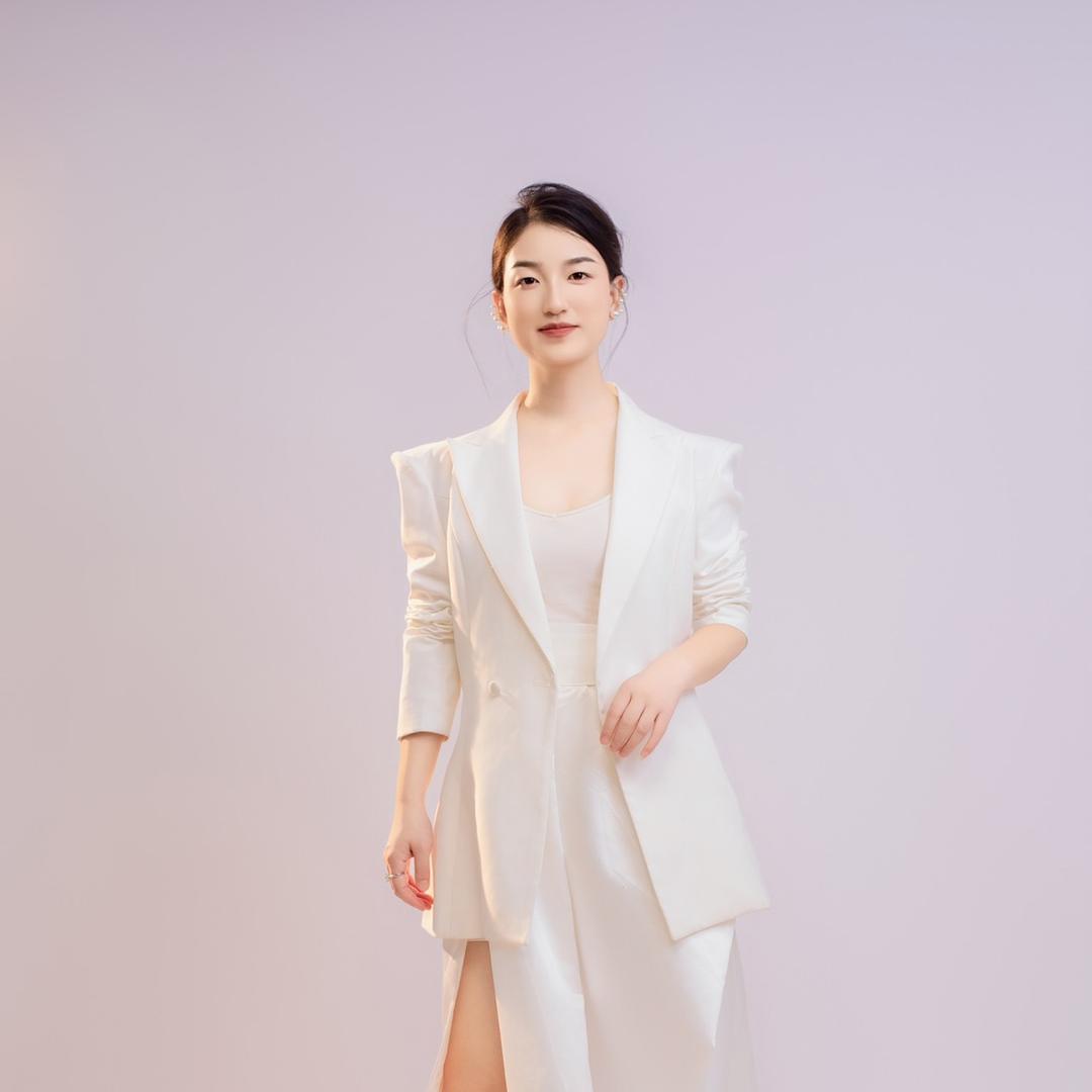 一方见地软装全案设计师～龙梅子