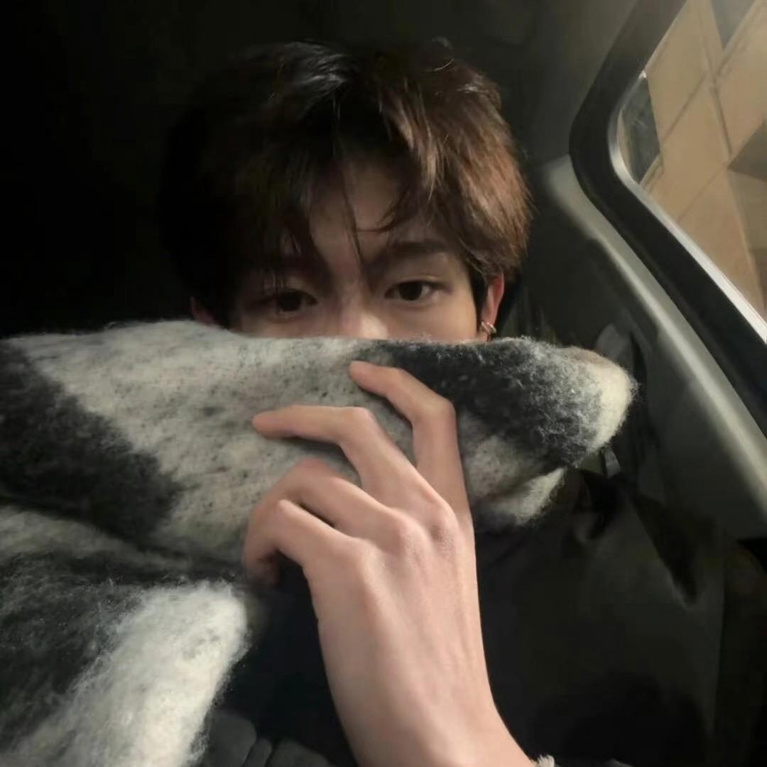 摆烂^小冰^.💤