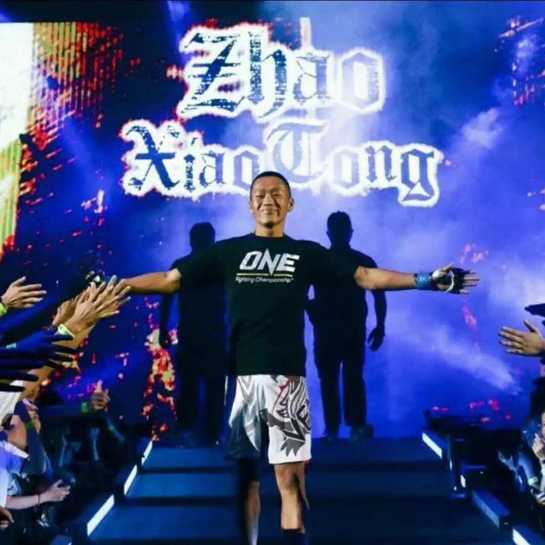 打拳的体育老师🕶️