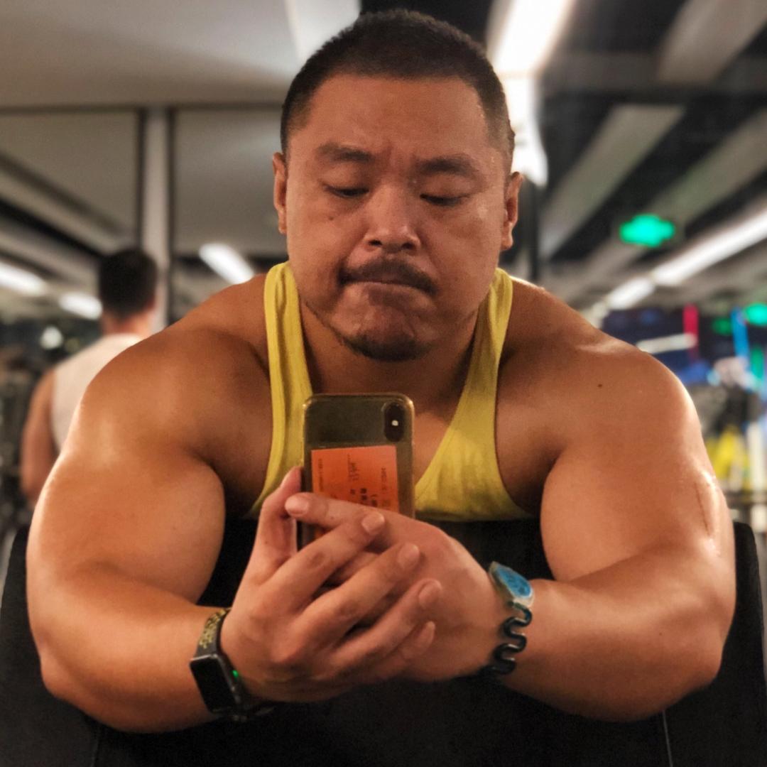 发呆中的老白