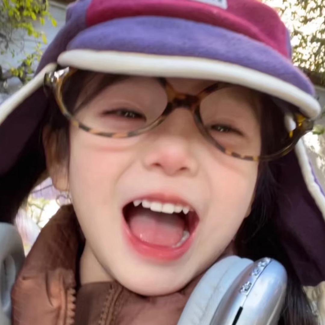 蓝 茵