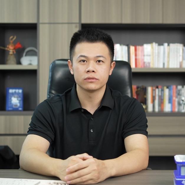 蜀黍家创始人罗振云通勤