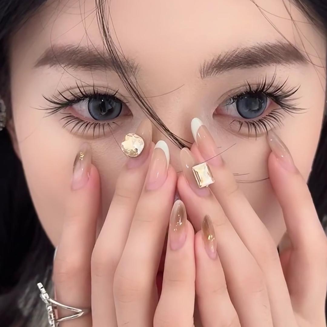 木子轻学美甲美睫
