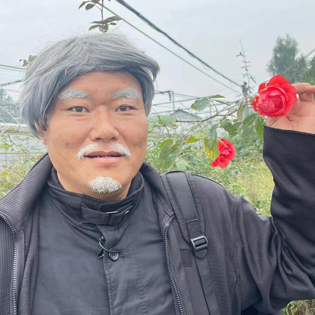 大傻哥〈关爱老人）