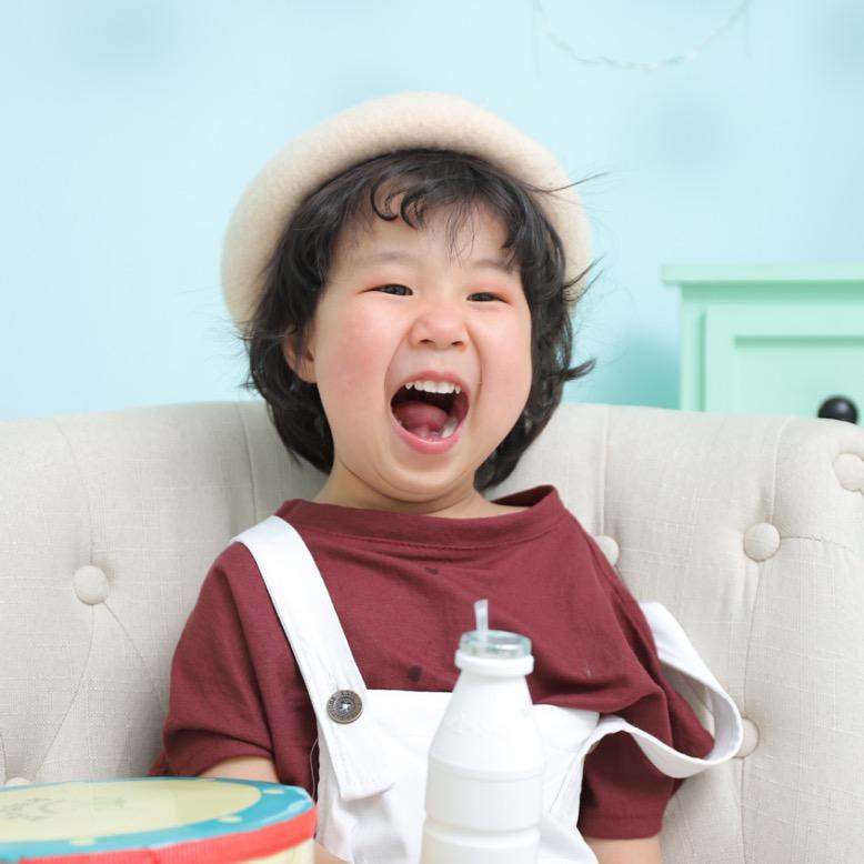小葵妈妈牵着小幸运
