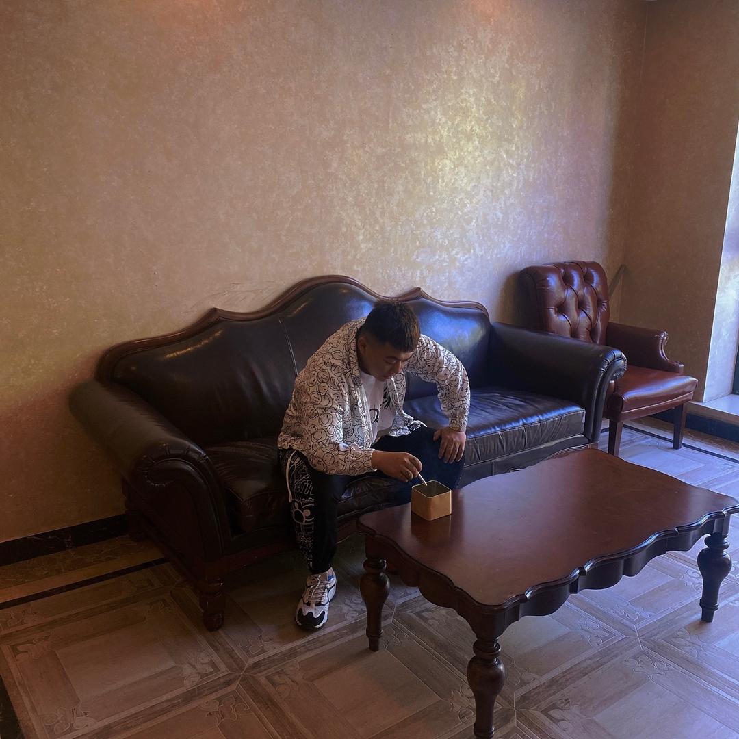 挣钱给媳妇点男模