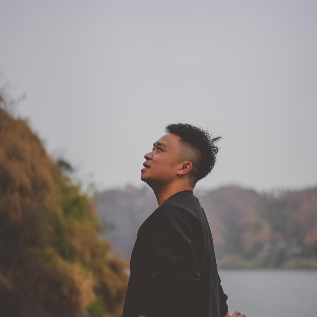 曾彦华.