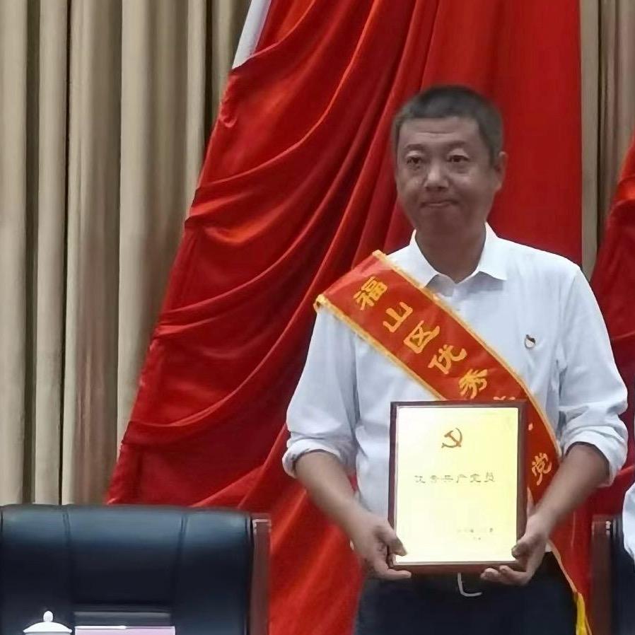 80后返乡支书  崔晓虎