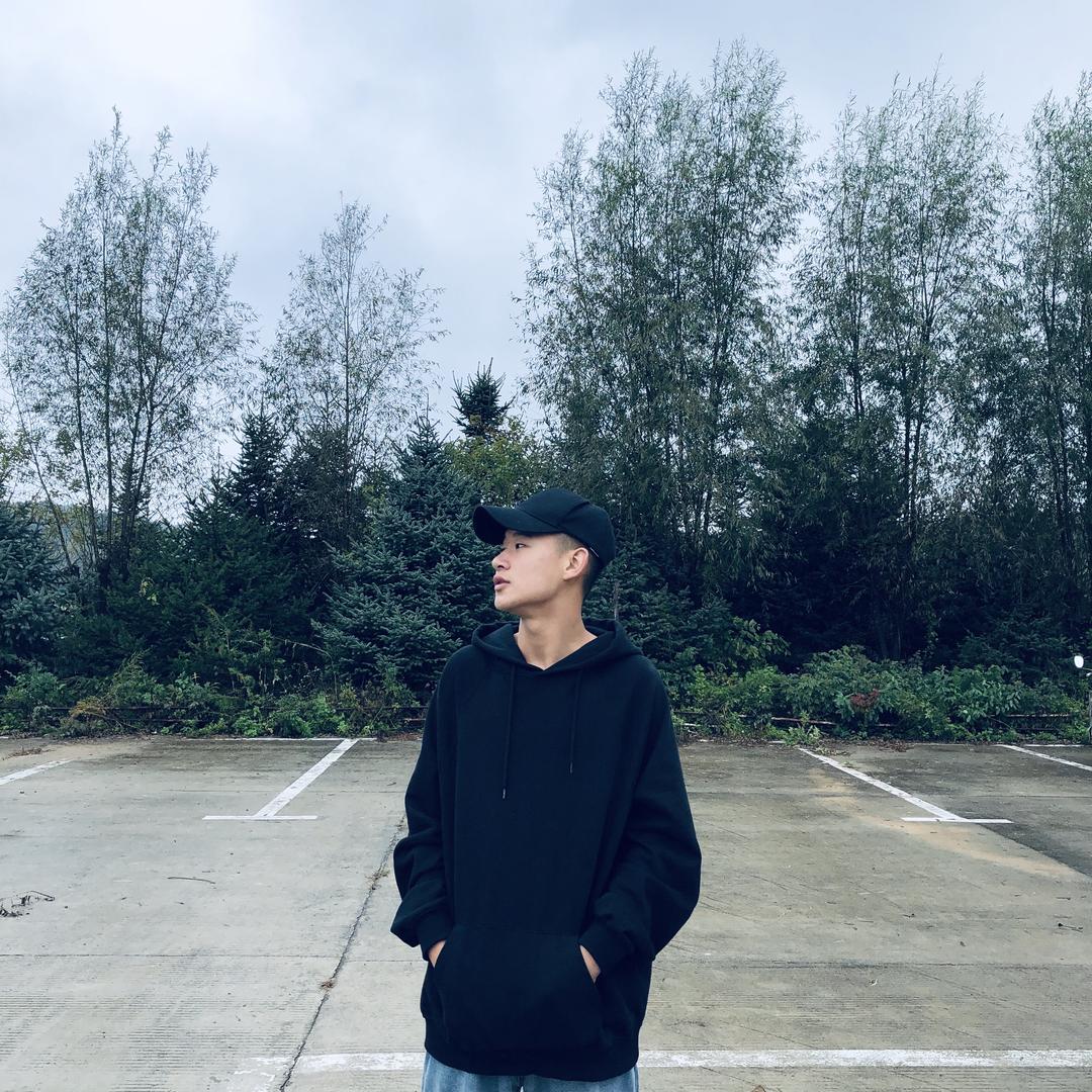 周佳男.