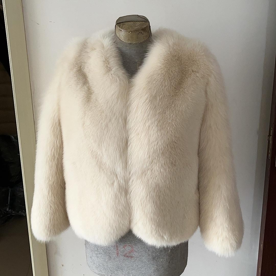 枣强县大营镇佳人服装服饰店