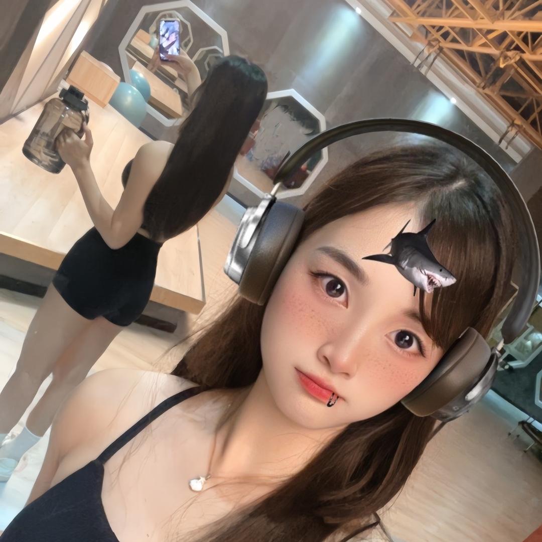 雯雯爱拿铁💕
