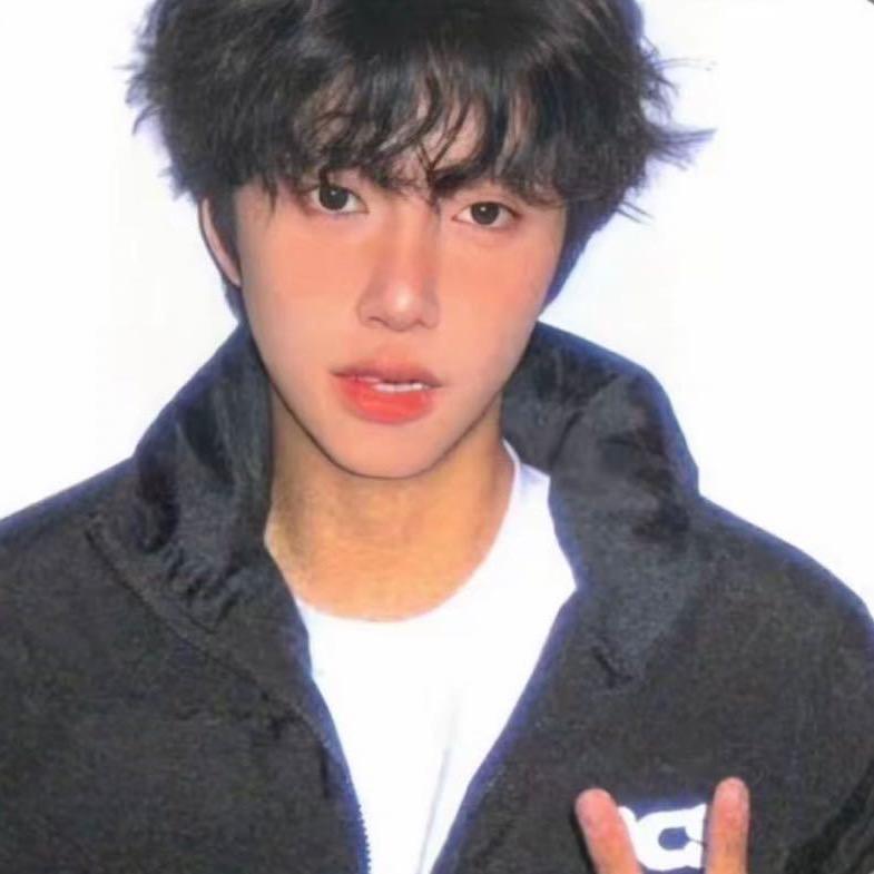 毫无素质余梦粱路过滋你一脸