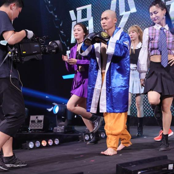 忧郁男神：馮大郎（一个被爱伤透的男人）