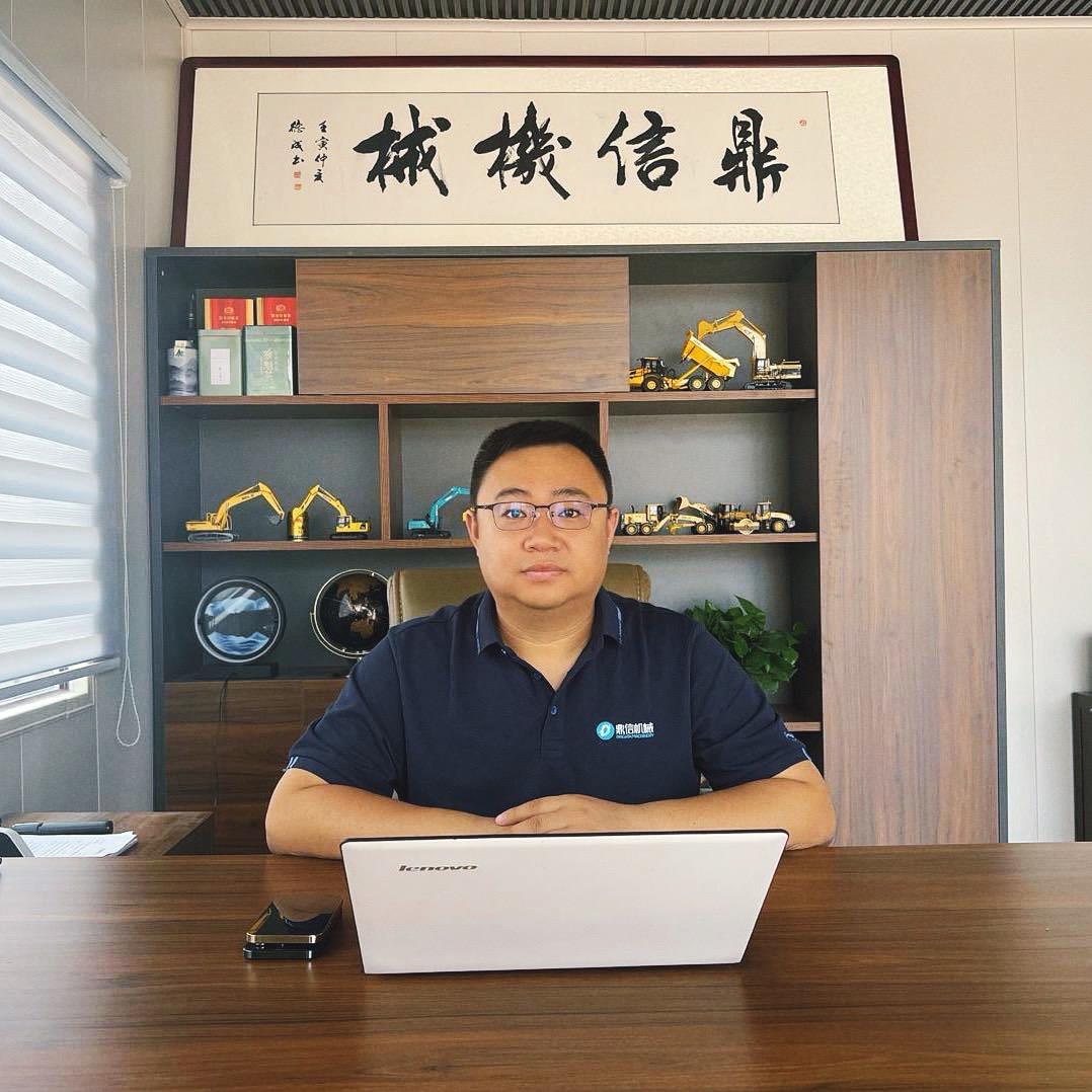 济南鼎信挖掘机