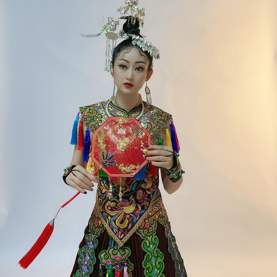 TONG  倩 🧚‍♀️
