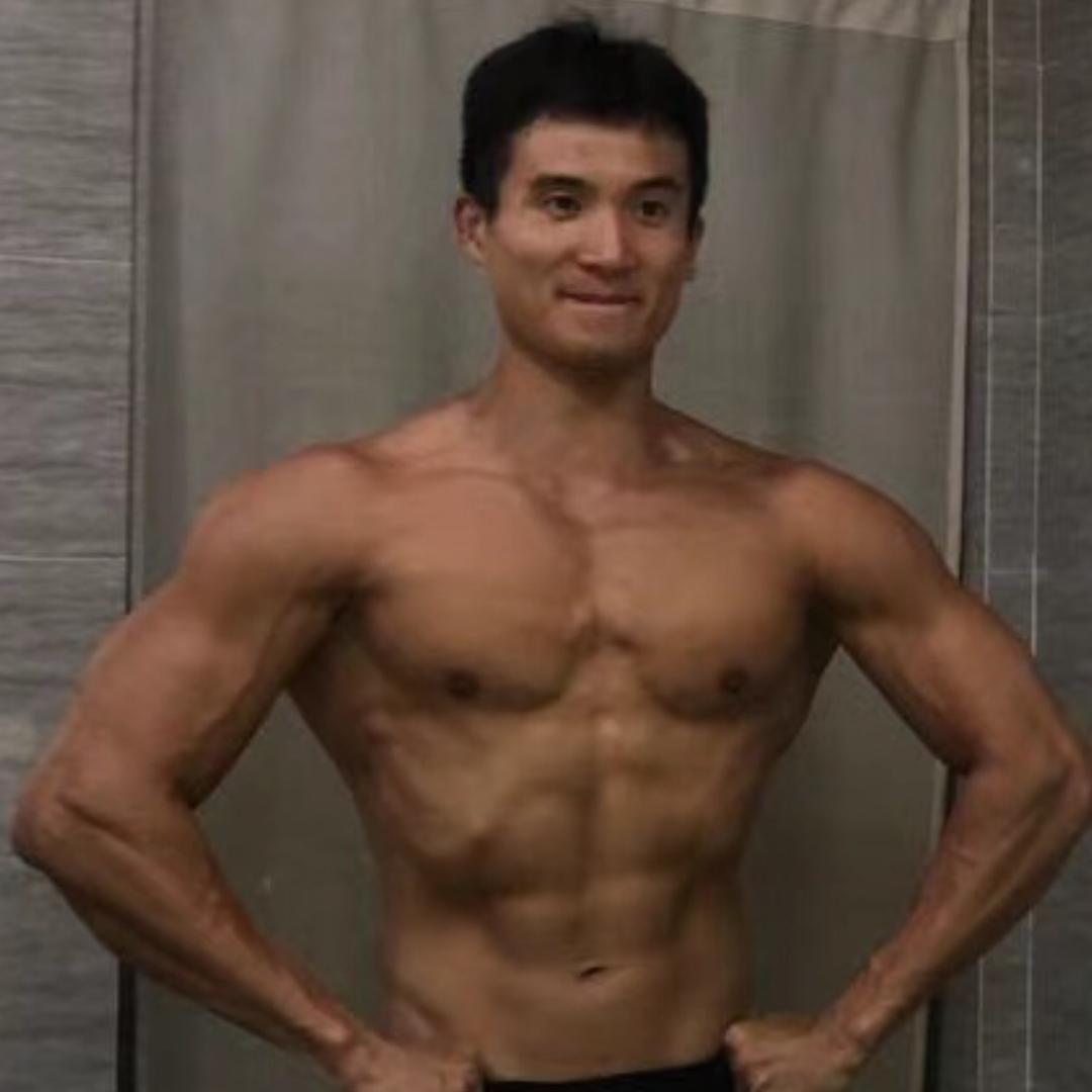 减肥成功小肌肉男