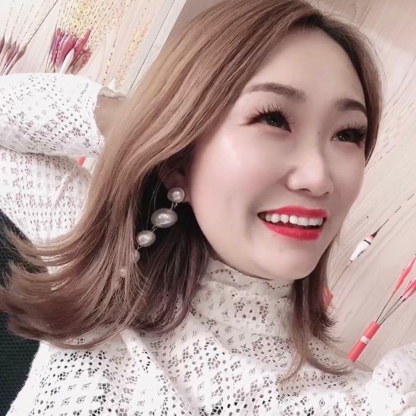 🌺小月亮有点甜🌺🍑