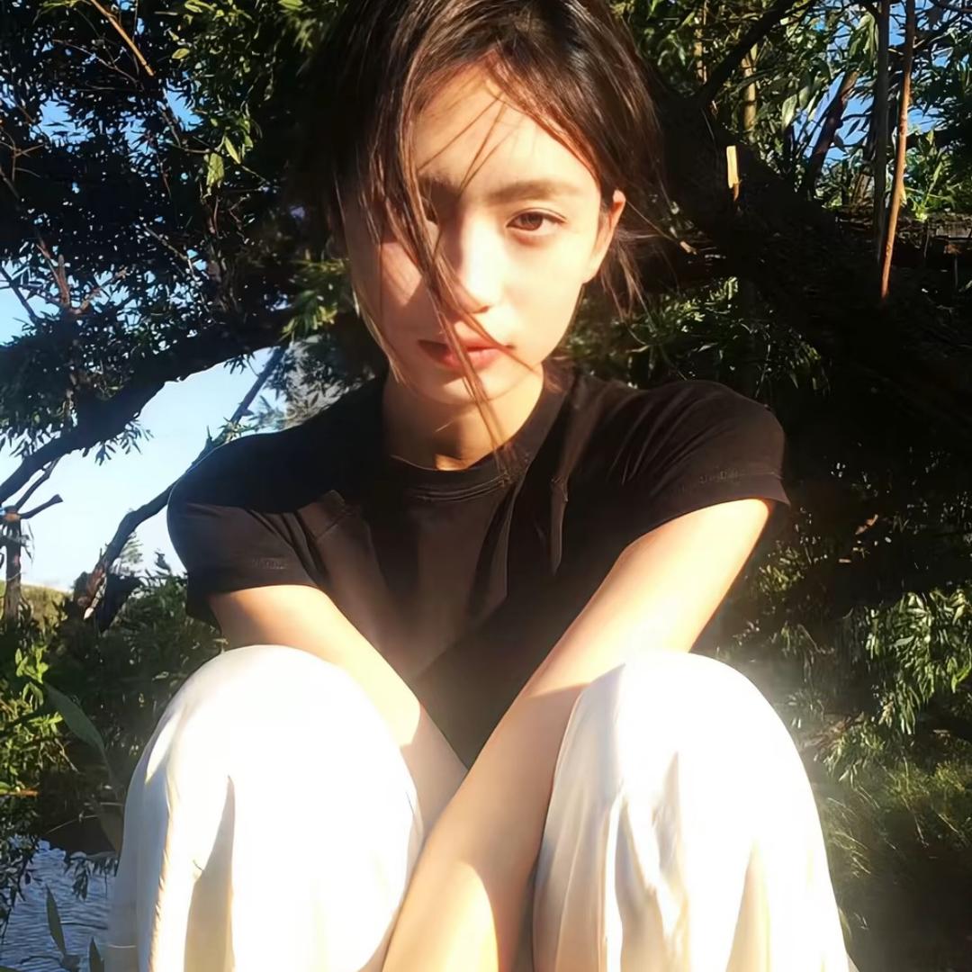 . ¹朵无名小花 .