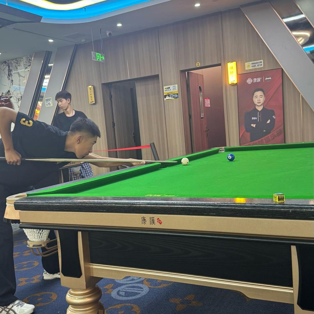 一个会打台球不咋会骑马的