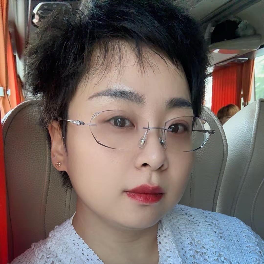 金佰汇小胖妞（不齐女团)