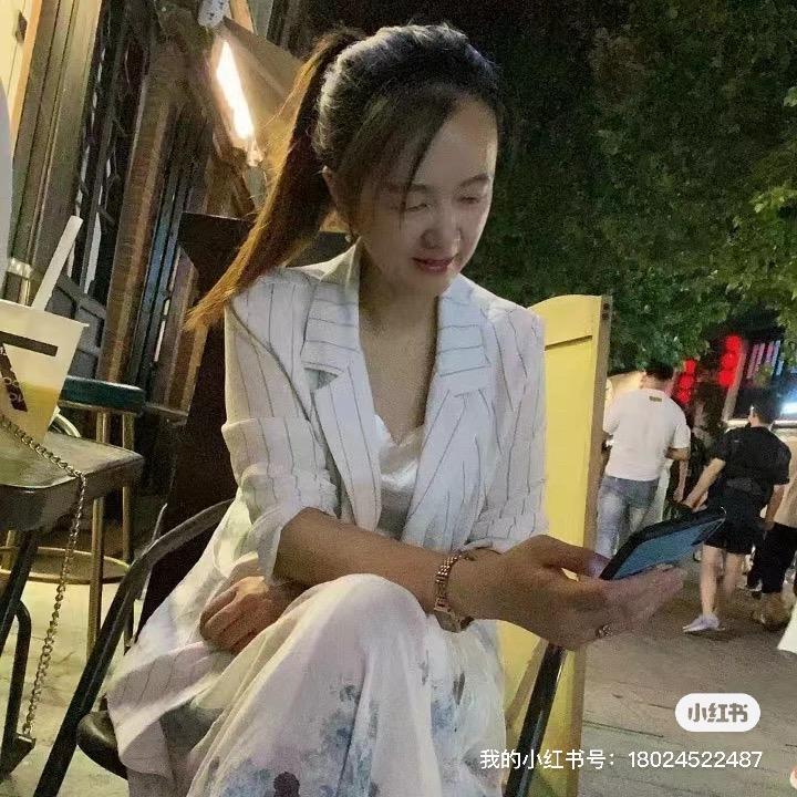黄蓉（爱唱歌）