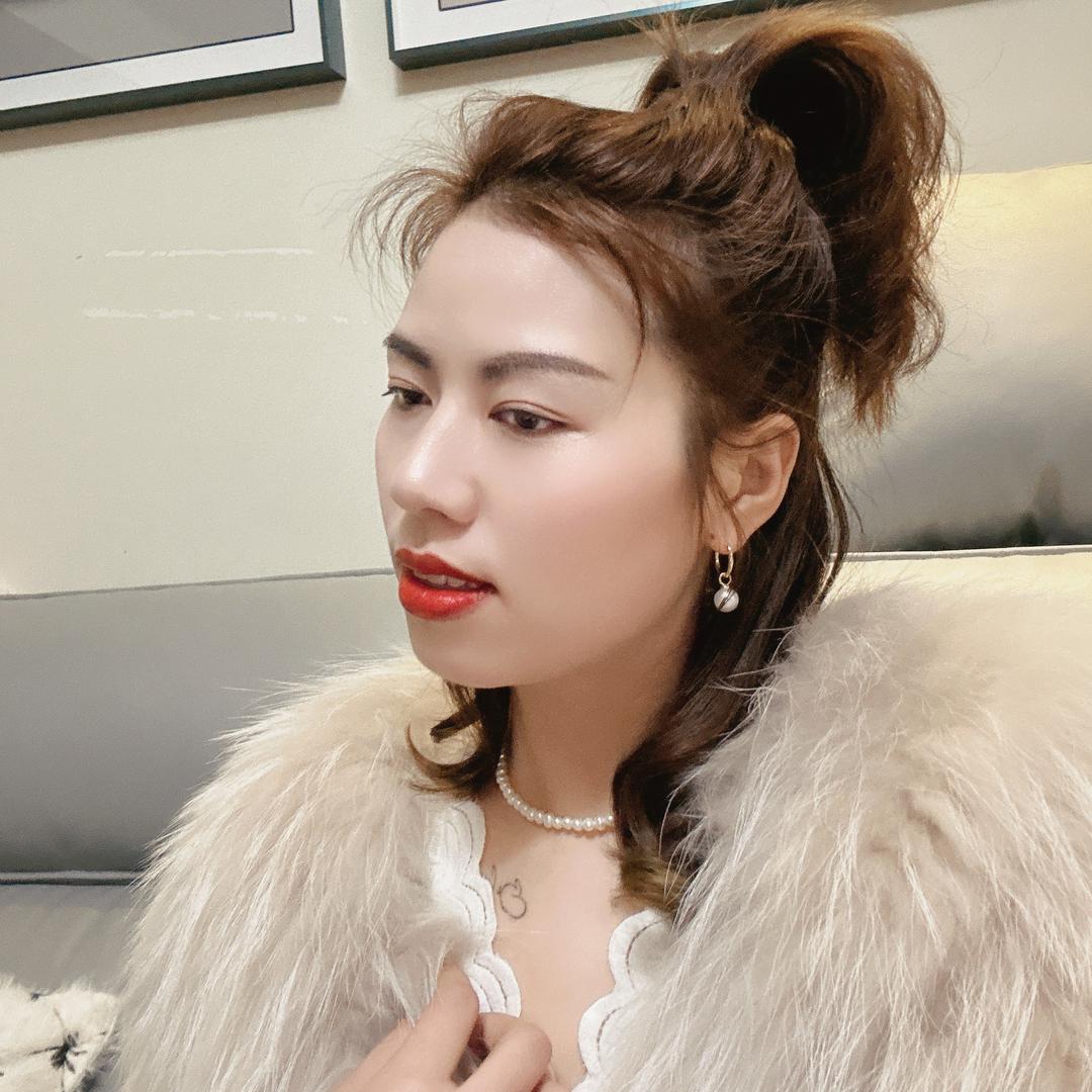 一个卖猪肉的小姐姐🍒