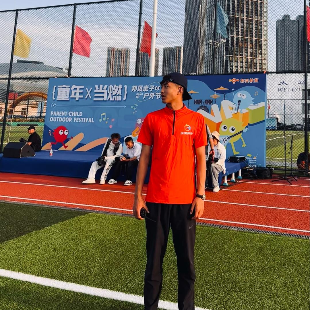 反戴鸭舌帽_