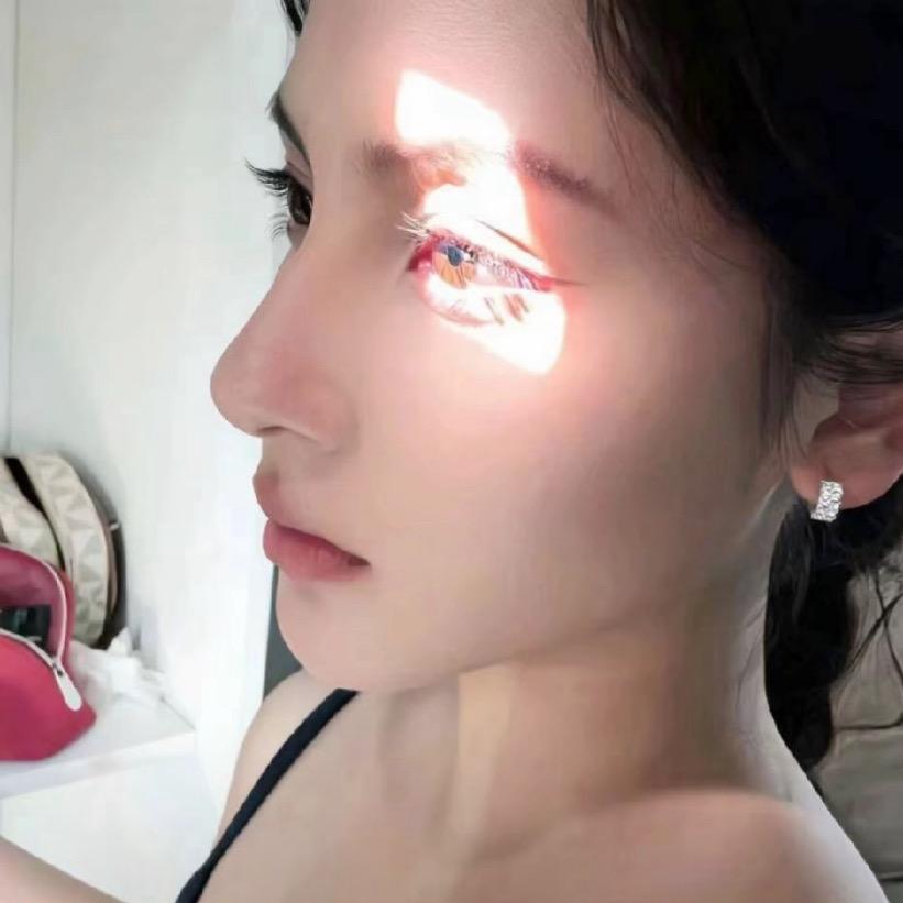 🫐蓝莓味儿的鱿鱼头像