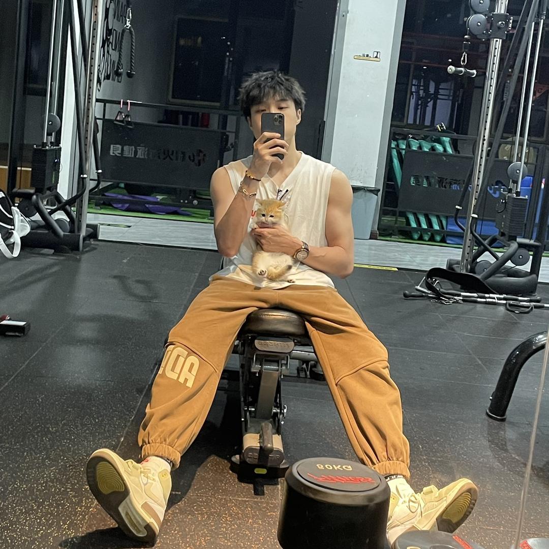 阿黑 👾