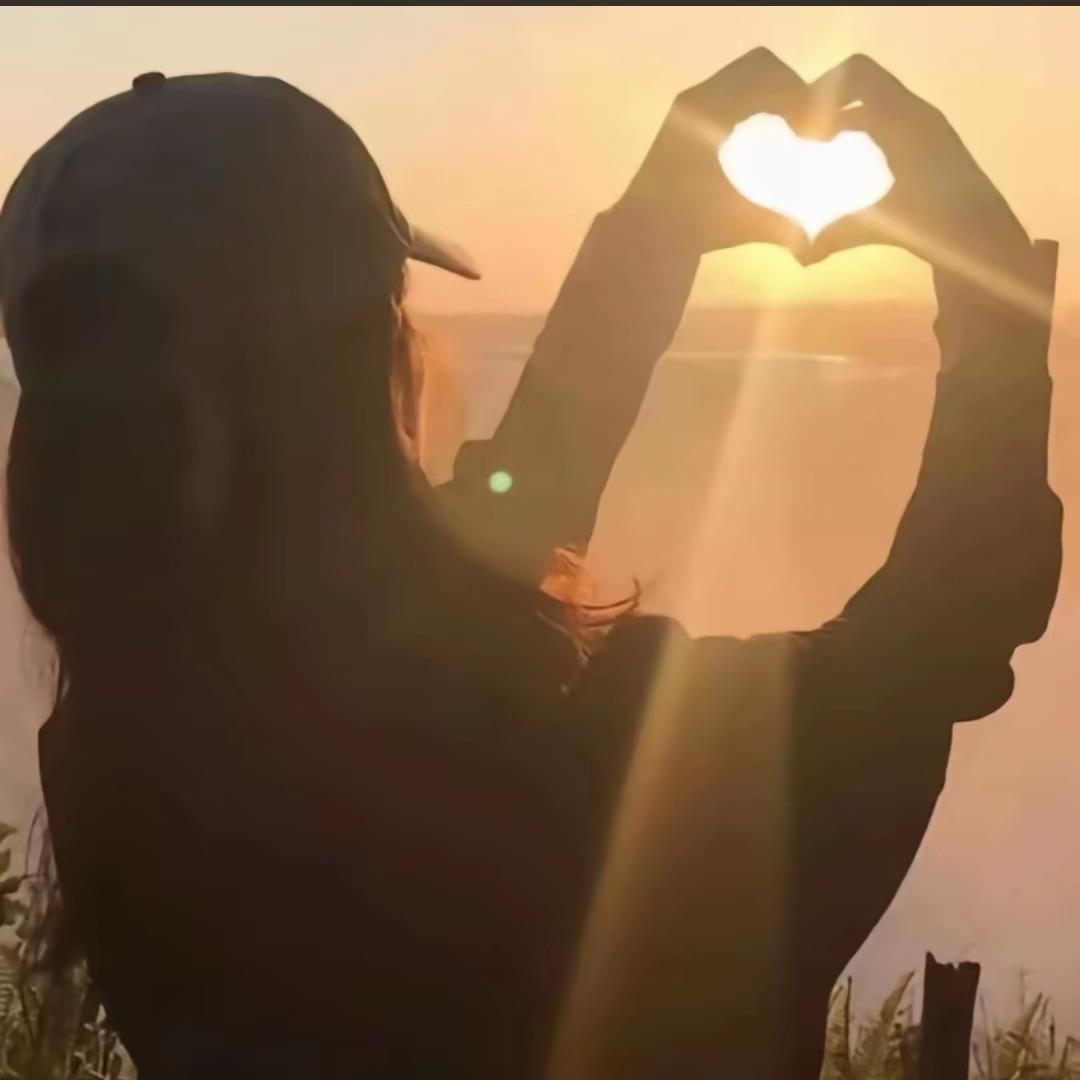 ^_^-^_^
