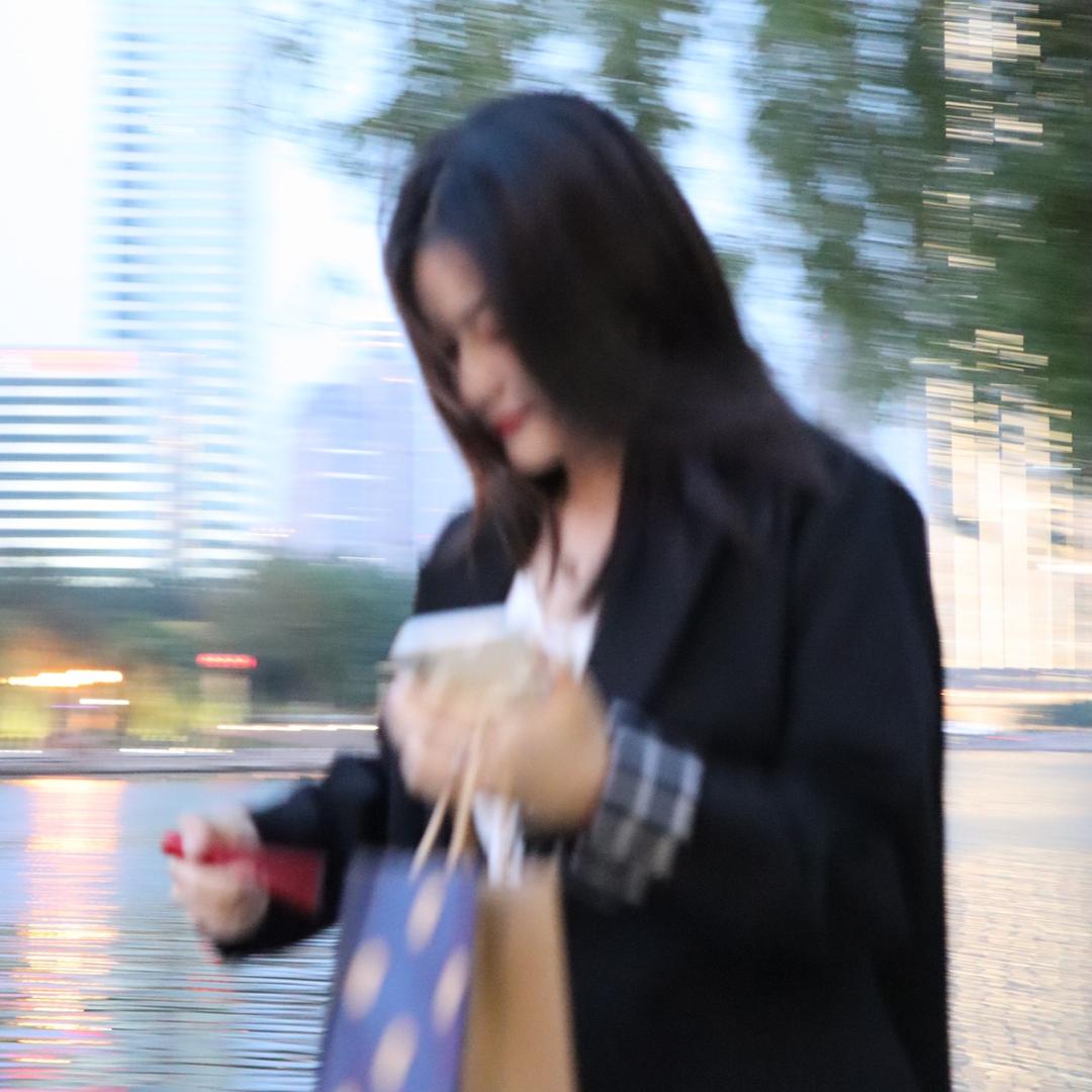 丑丑不愁              🧸