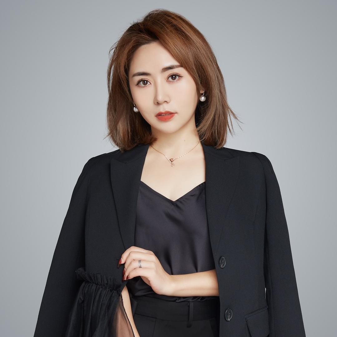减龄烫发小天后KT在伊犁