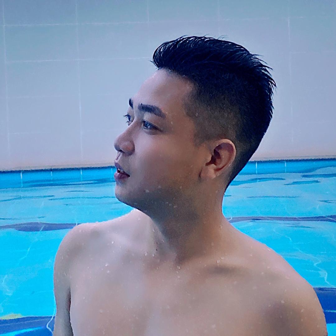 浪里白条李教练