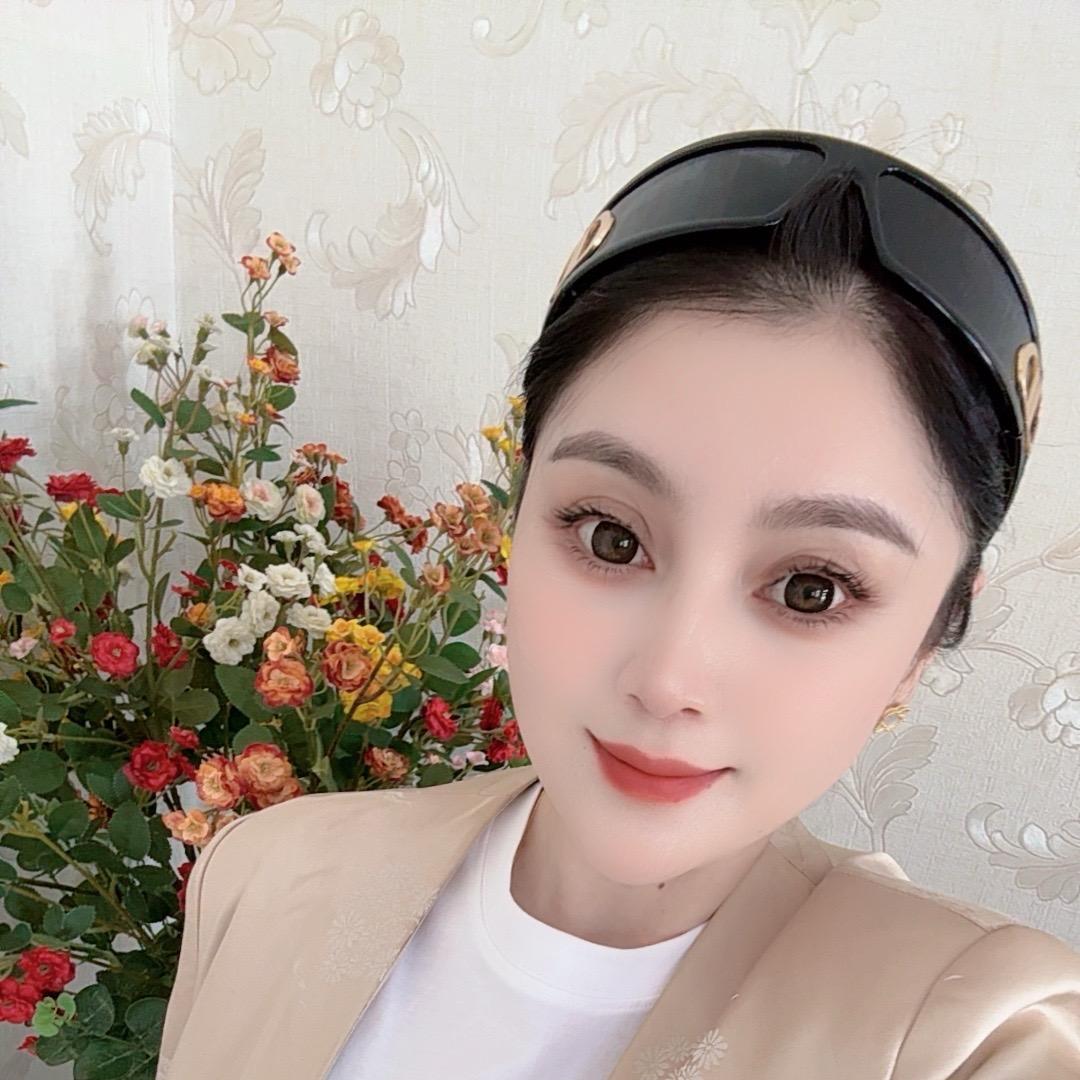 丽娜.