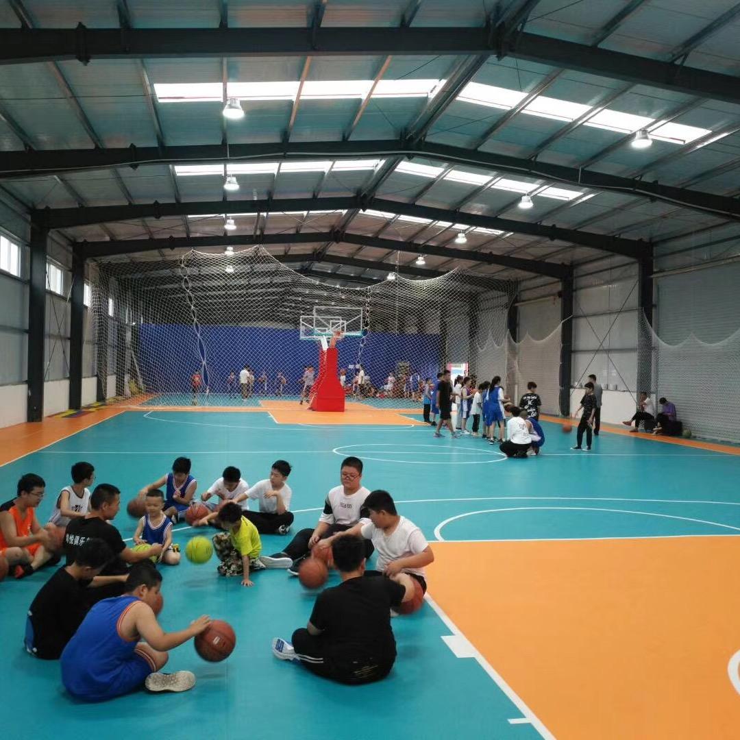 临颍鸿悦篮球馆