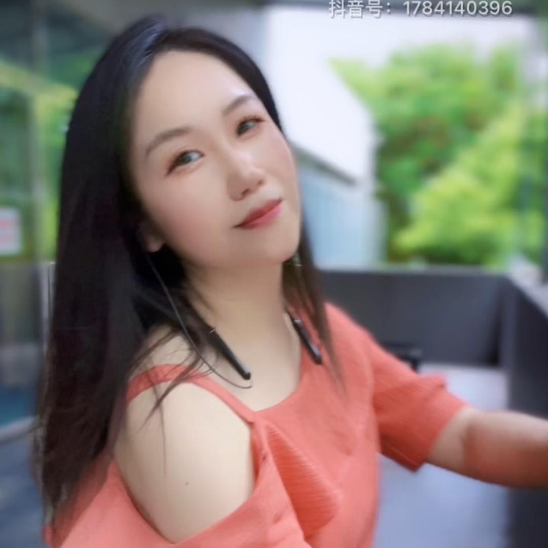 默默！