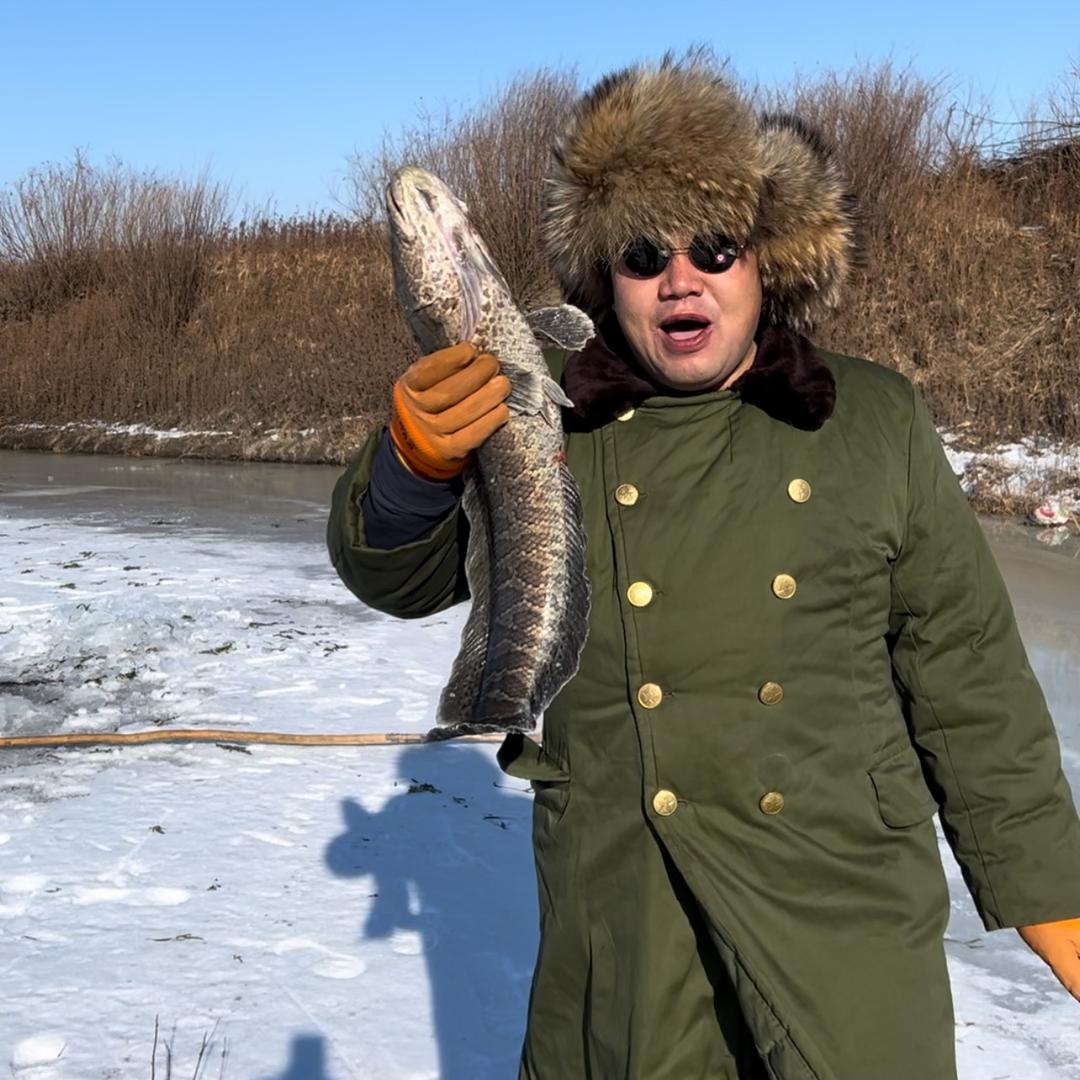 东北老六爱抓鱼