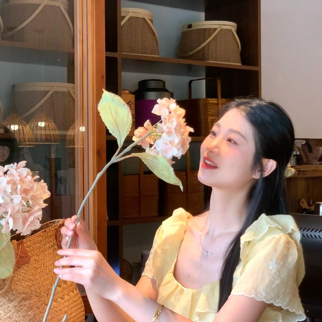 肉脸茜茜