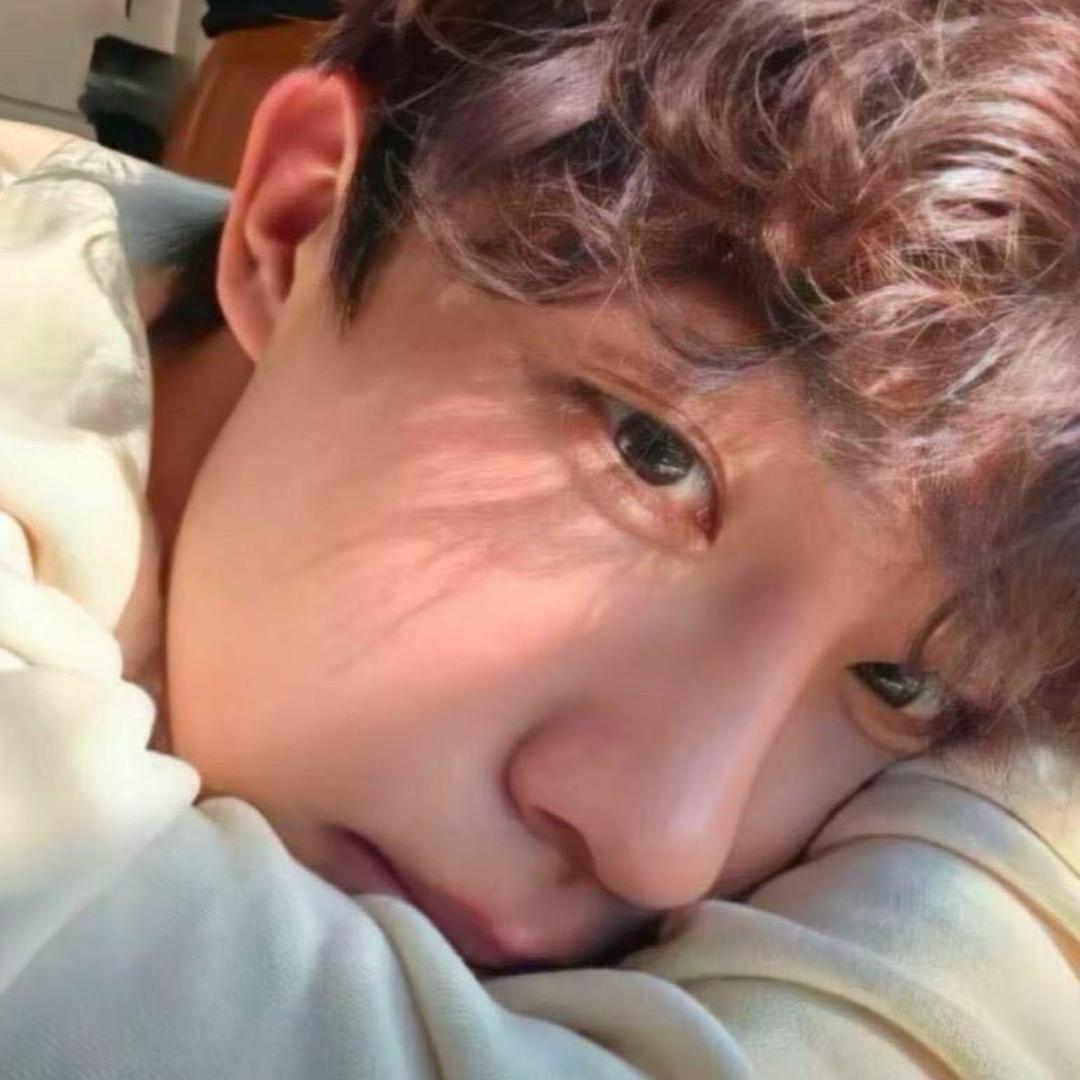 撒娇被老婆肘击