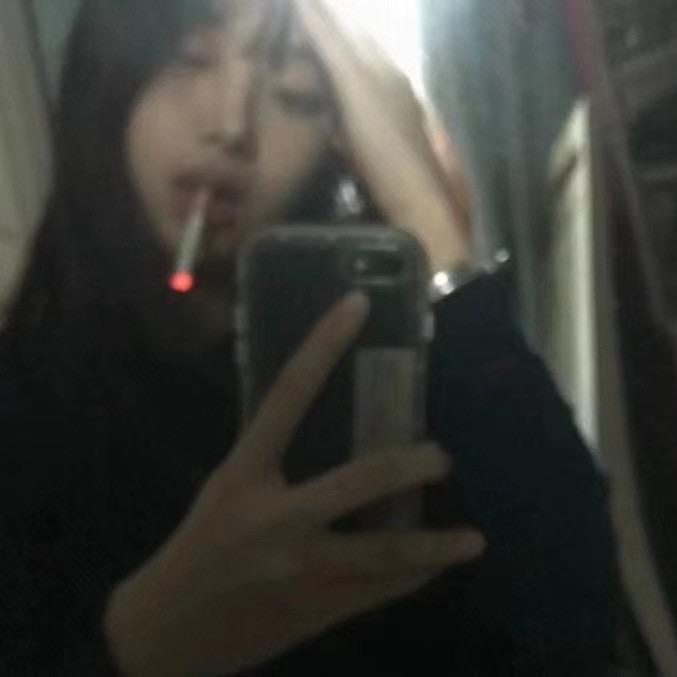 √